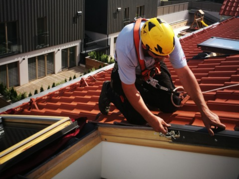 VELUX katuseakende paigaldustooted